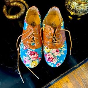 Vintage loafer leather and flower